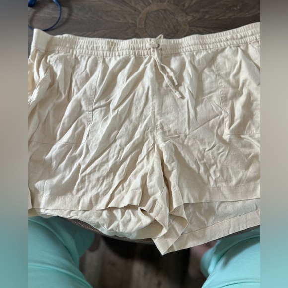 Linen shorts - Picture 2 of 3
